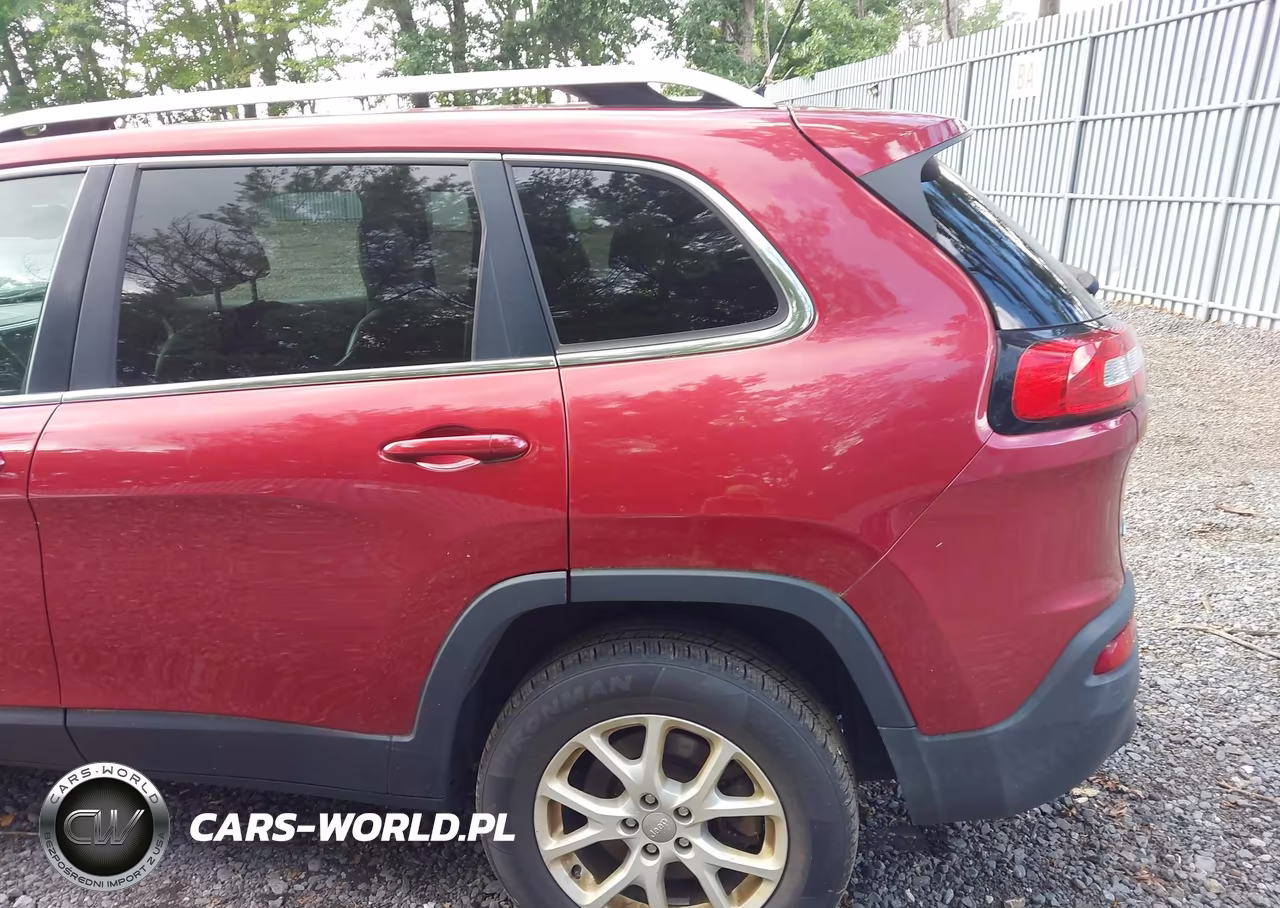 2015 Jeep Cherokee Latitude VIN:1C4PJMCB7FW588971 - 6