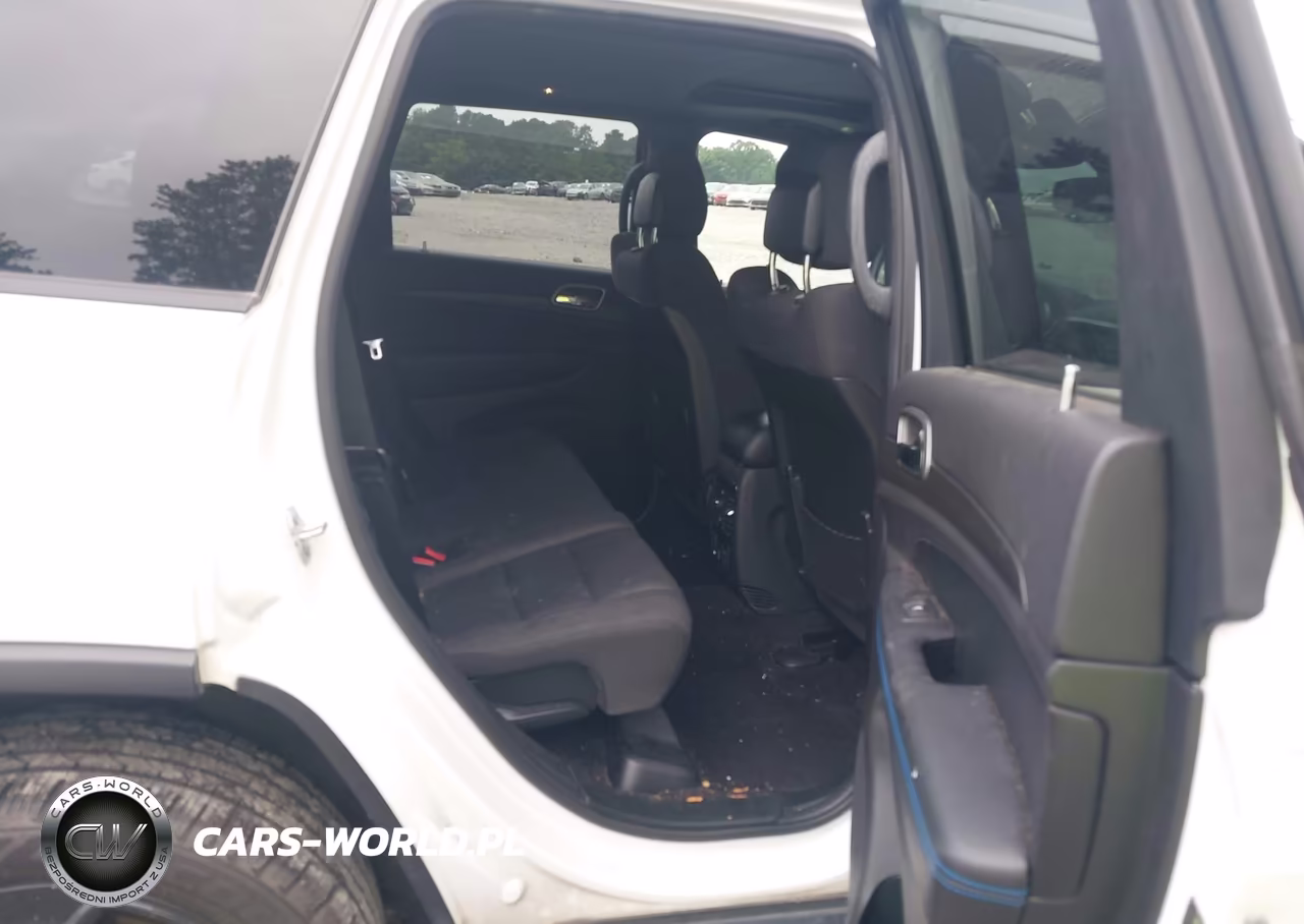 2018 Jeep Grand Cherokee Upland 4X4 VIN:1C4RJFAG0JC500758 - 8
