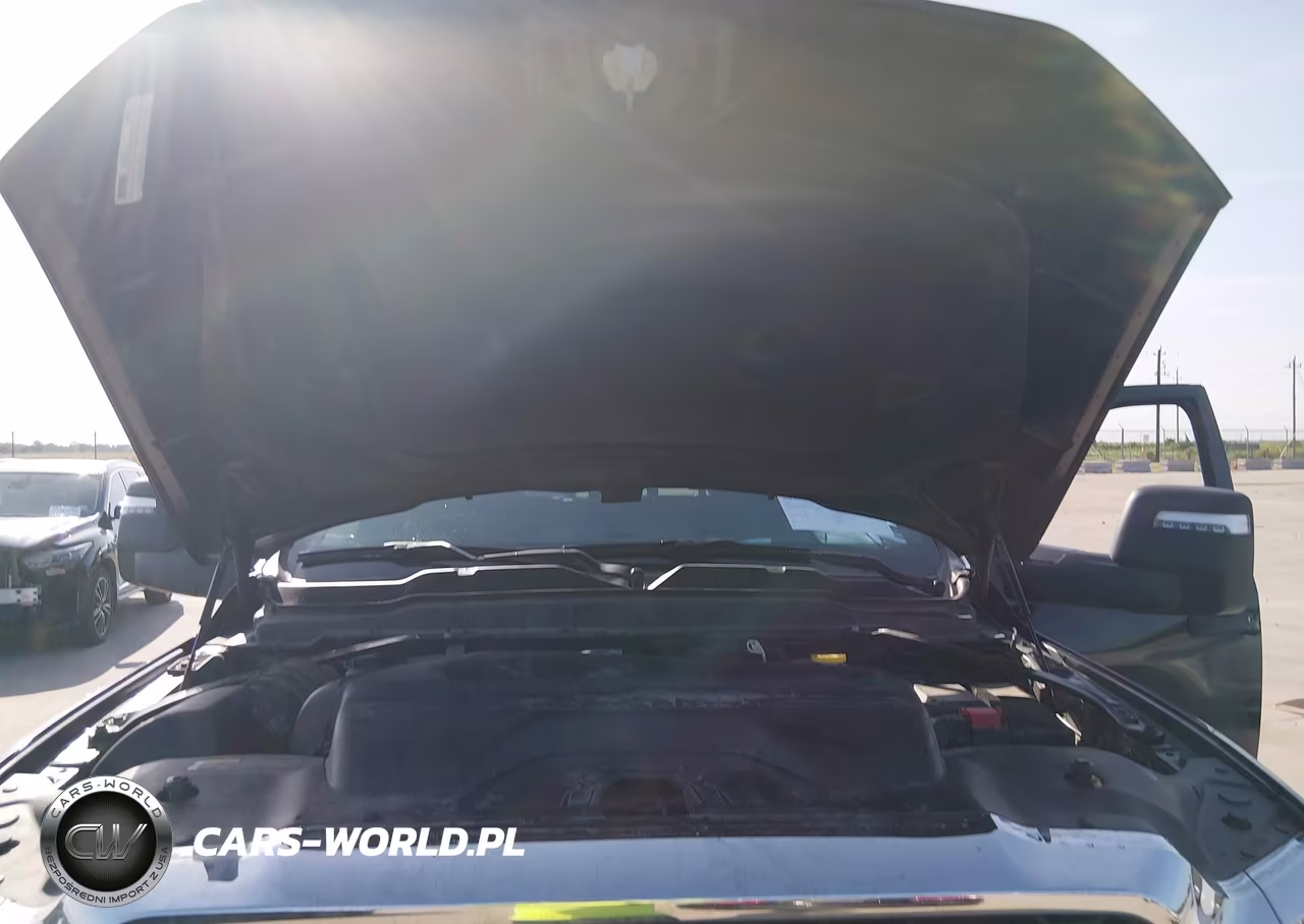 2025 Ram 2500 VIN:3C6UR5DL8SG555812 - 10
