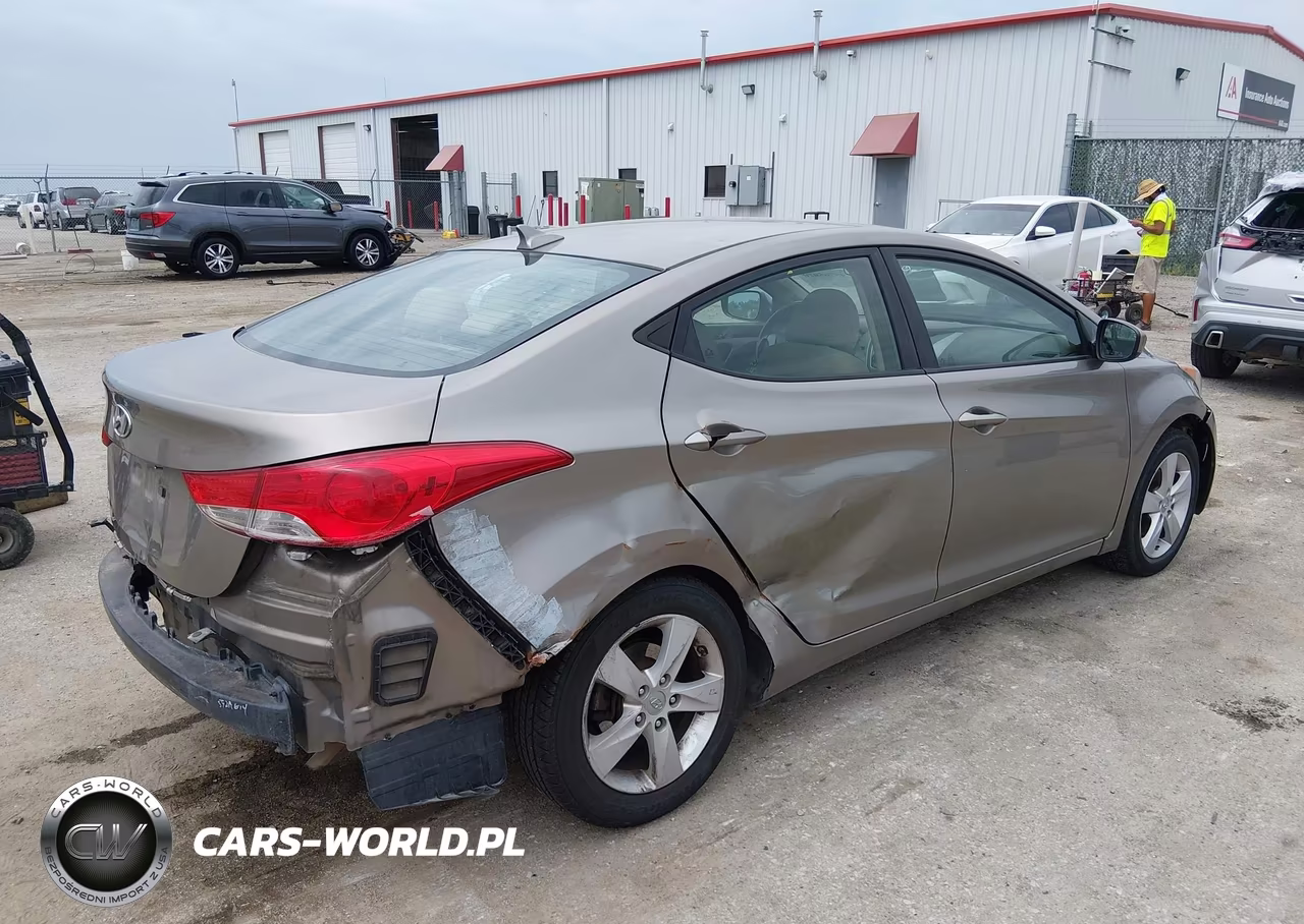 2013 Hyundai Elantra Gls VIN:5NPDH4AE4DH368539 - 4