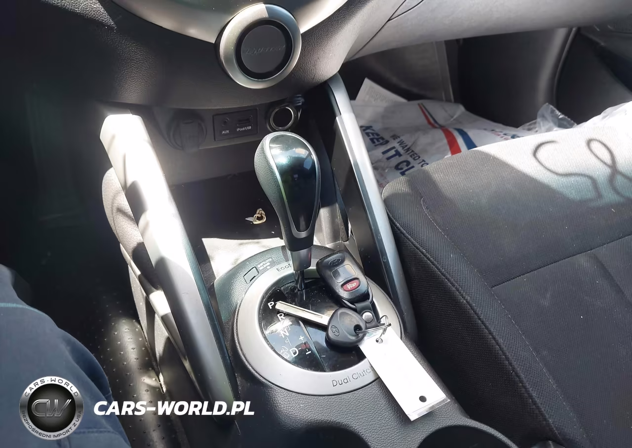 2013 Hyundai Veloster Base W-Black VIN:KMHTC6AD4DU115624 - 11