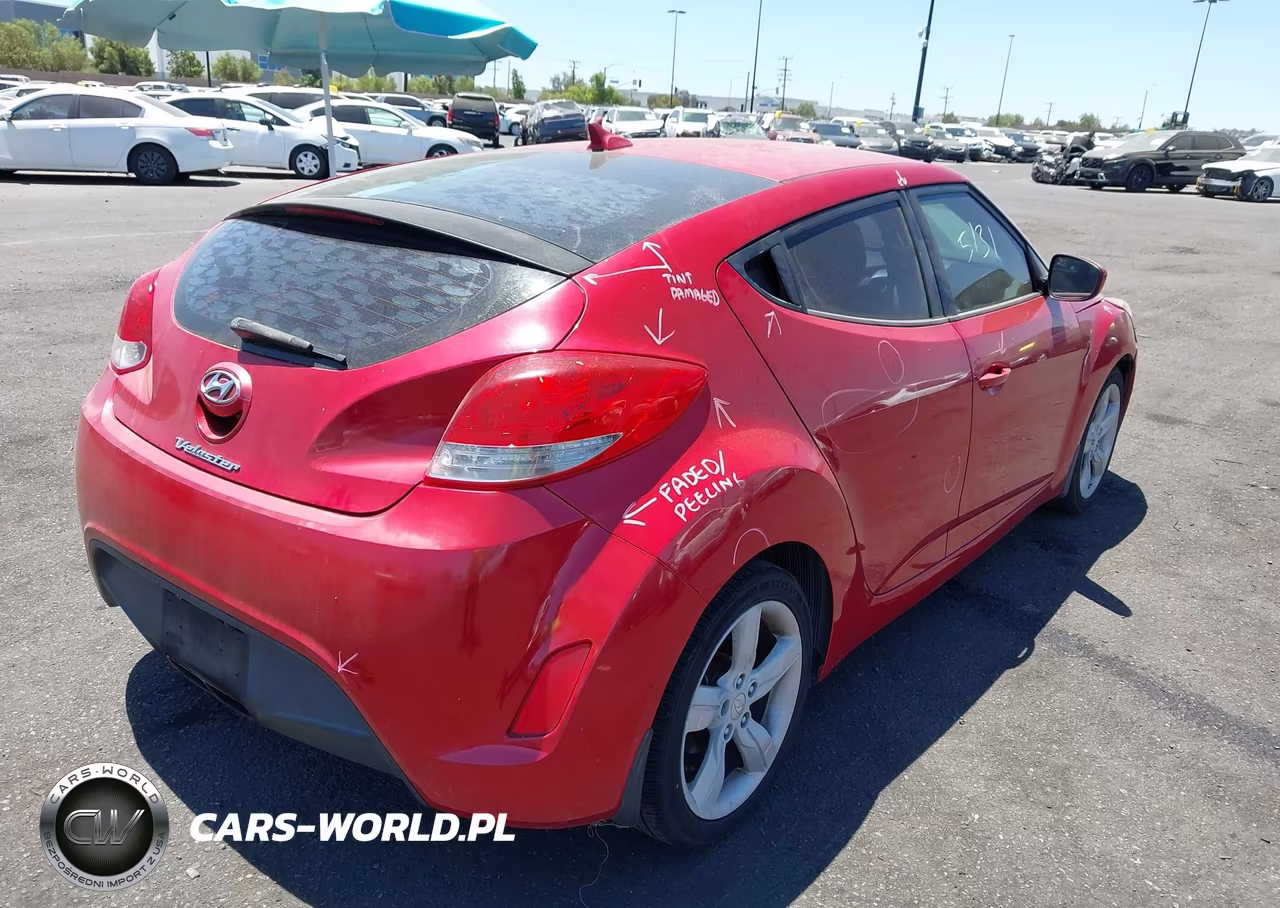 2013 Hyundai Veloster Base W-Black VIN:KMHTC6AD4DU115624 - 4
