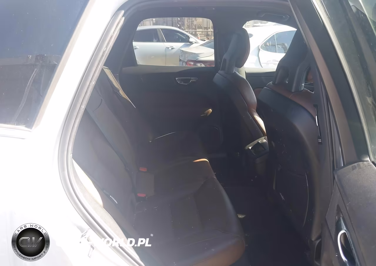 2018 Volvo Xc60 T5 Momentum VIN:YV4102RK4J1042605 - 8