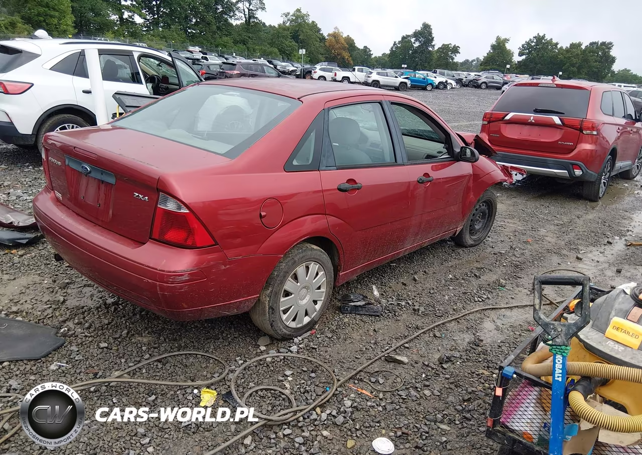 2005 Ford Focus Zx4 VIN:1FAFP34N45W307999 - 4