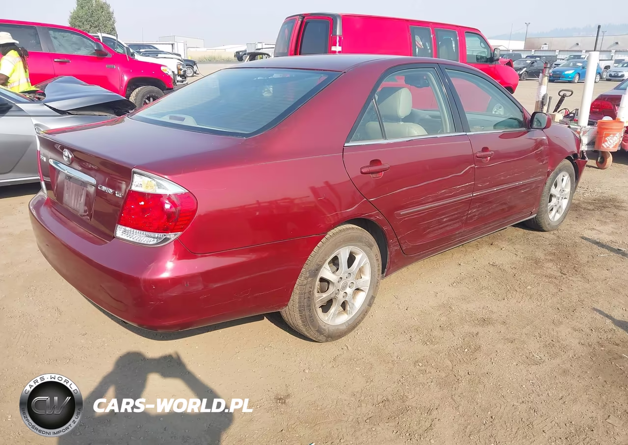 2005 Toyota Camry Xle VIN:4T1BE30KX5U396916 - 4