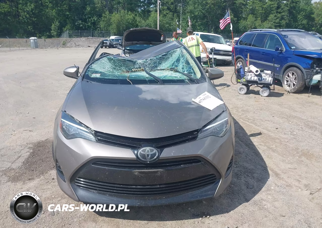 2018 Toyota Corolla Le VIN:2T1BURHE9JC015329 - 12
