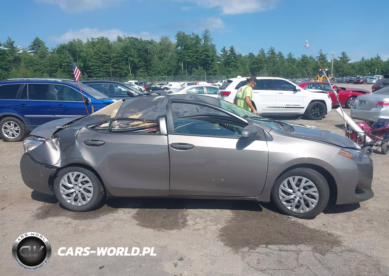 2018 Toyota Corolla Le VIN:2T1BURHE9JC015329 - 13