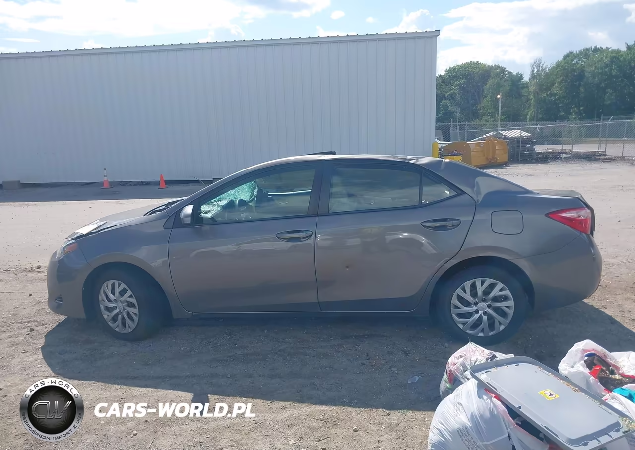 2018 Toyota Corolla Le VIN:2T1BURHE9JC015329 - 14