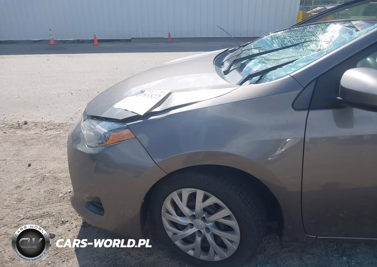 2018 Toyota Corolla Le VIN:2T1BURHE9JC015329 - 19