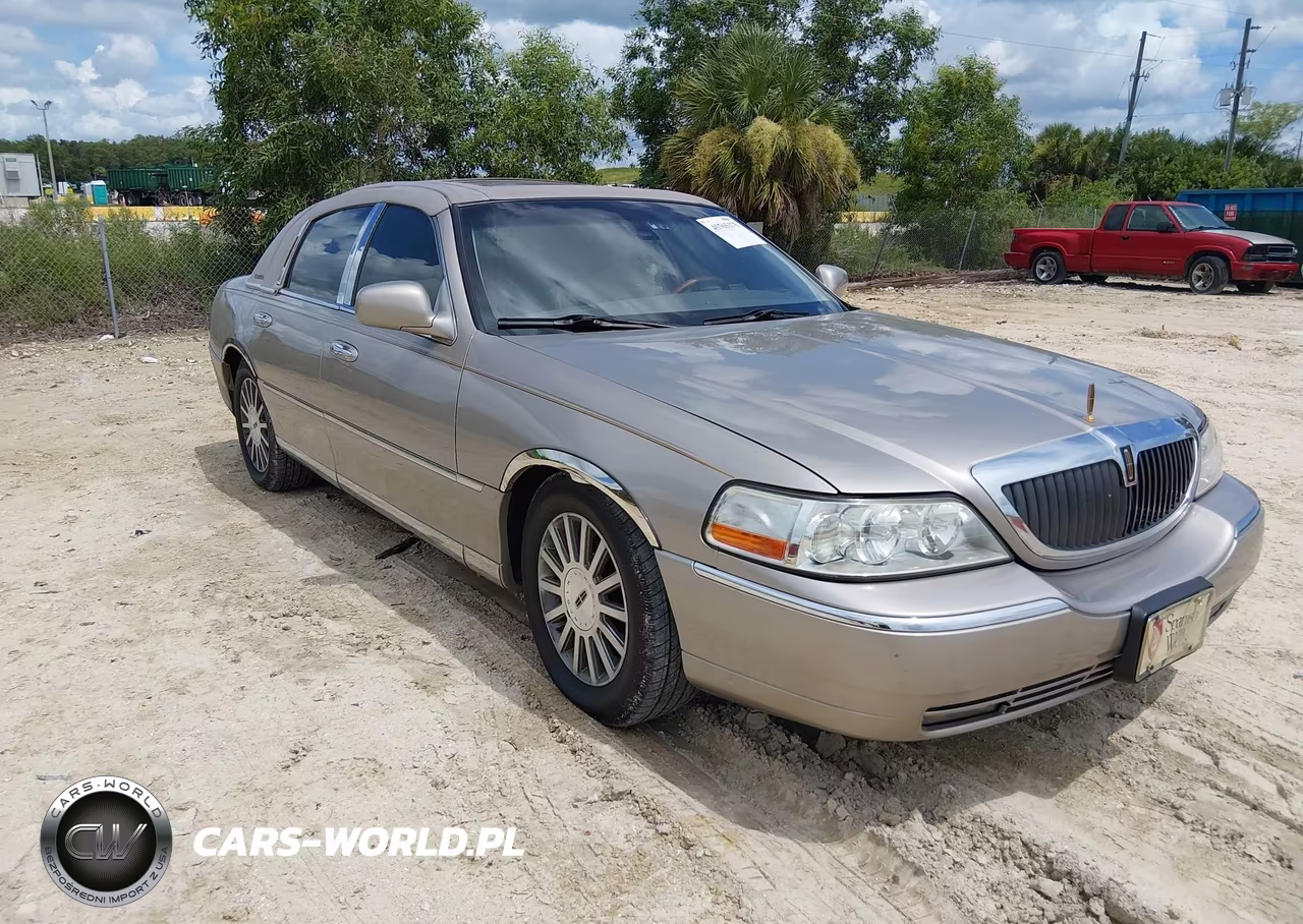 2003 Lincoln Town Car Signature