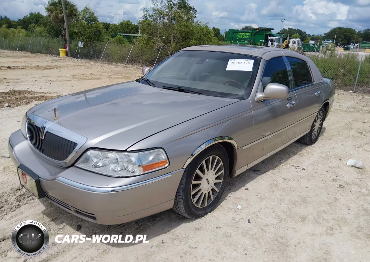 2003 Lincoln Town Car Signature VIN:1LNHM82W83Y672185 - 2