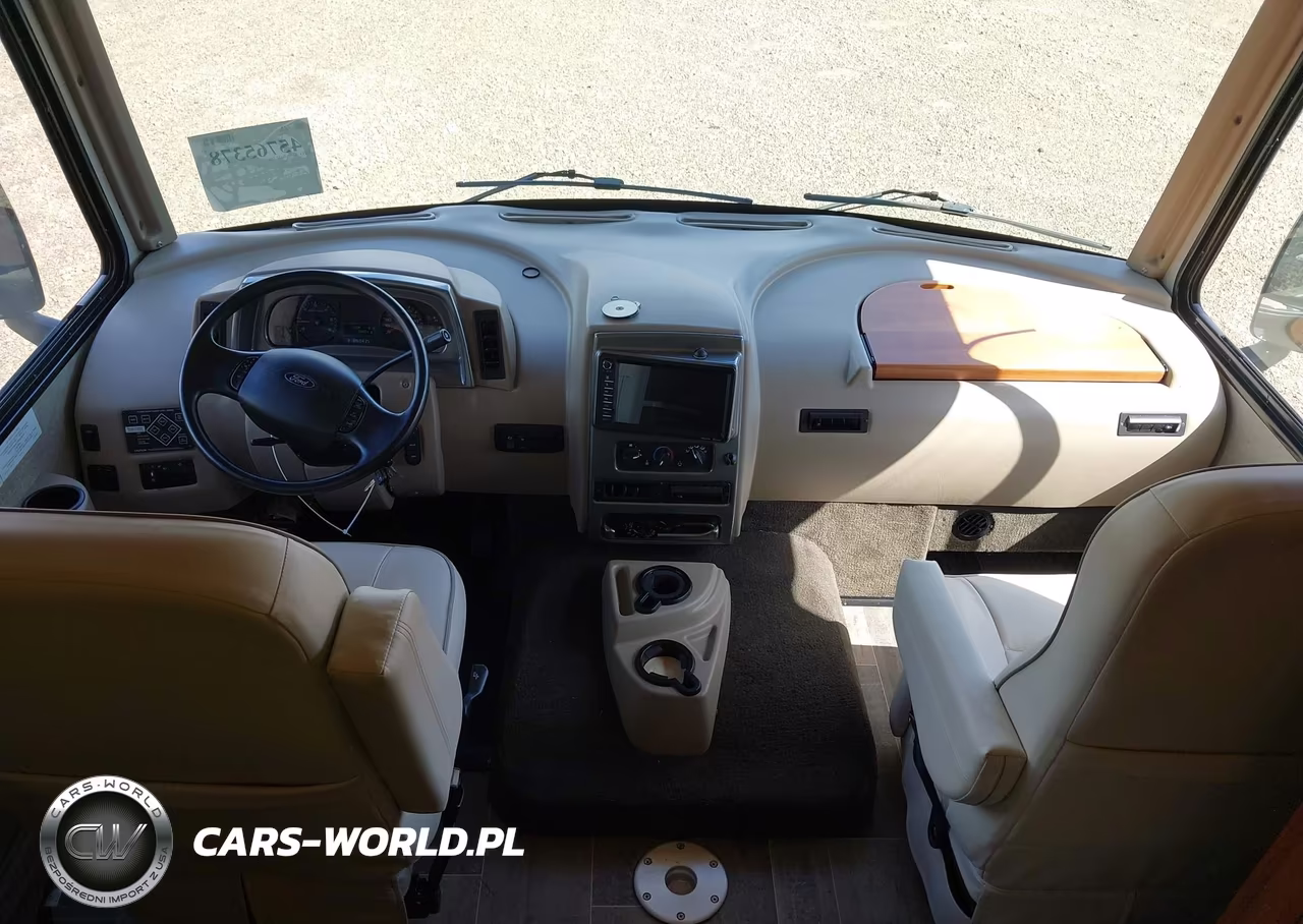 2019 Winnebago Sunstar VIN:1F65F5DX6JOA18315 - 13