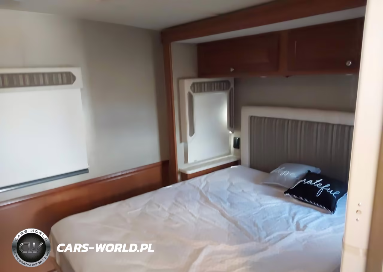 2019 Winnebago Sunstar VIN:1F65F5DX6JOA18315 - 15