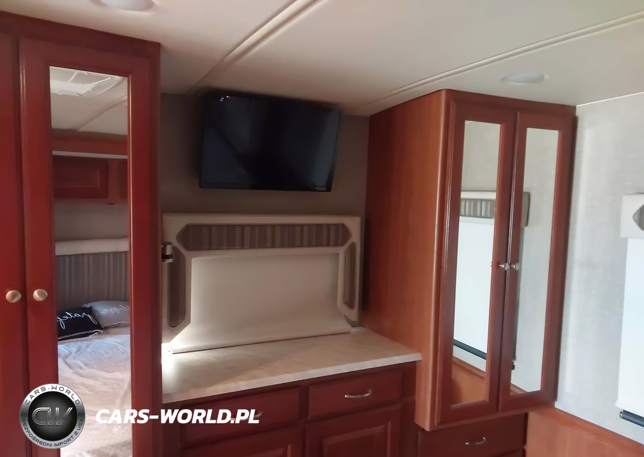 2019 Winnebago Sunstar VIN:1F65F5DX6JOA18315 - 16