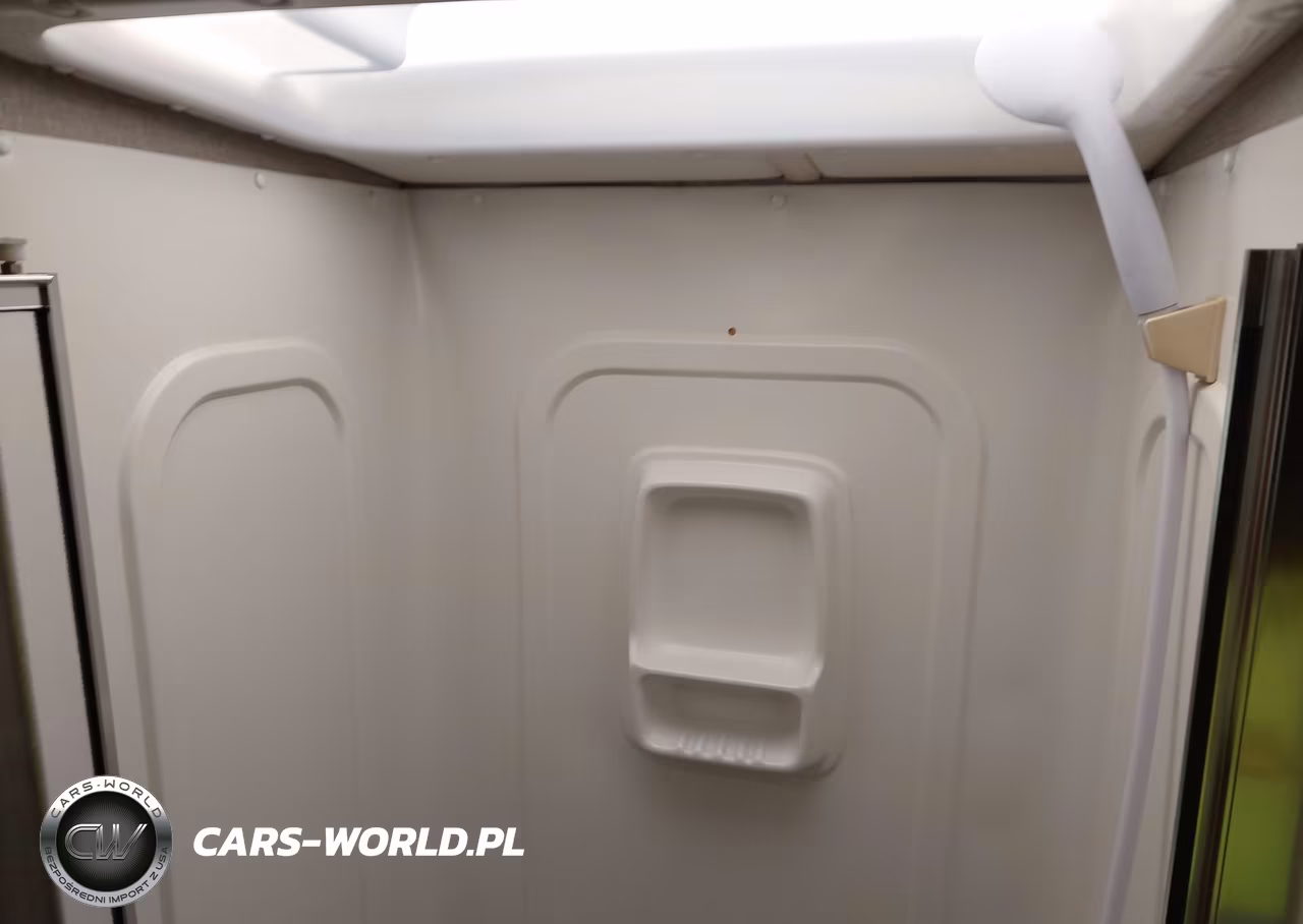 2019 Winnebago Sunstar VIN:1F65F5DX6JOA18315 - 17