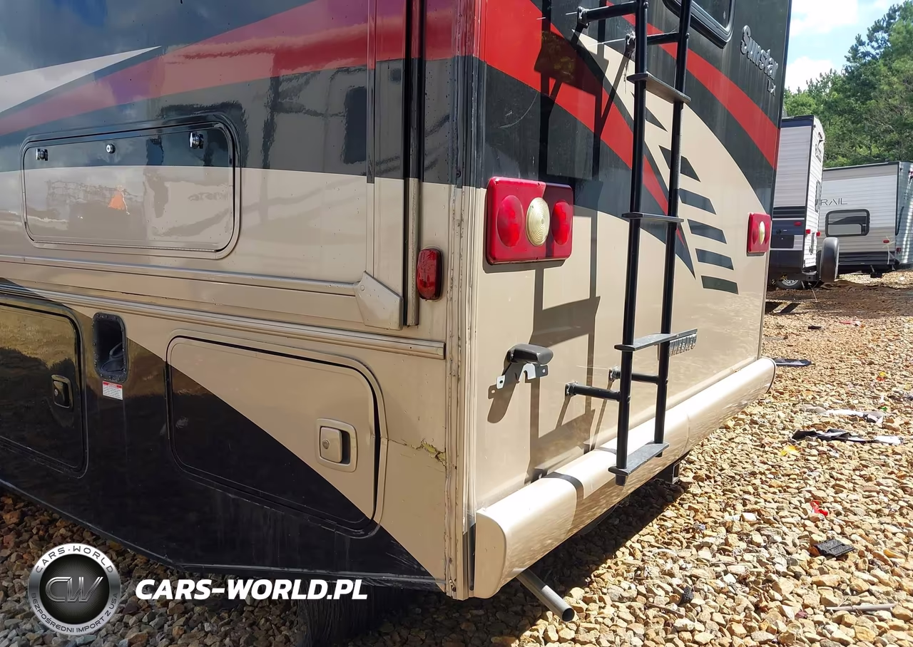 2019 Winnebago Sunstar VIN:1F65F5DX6JOA18315 - 6