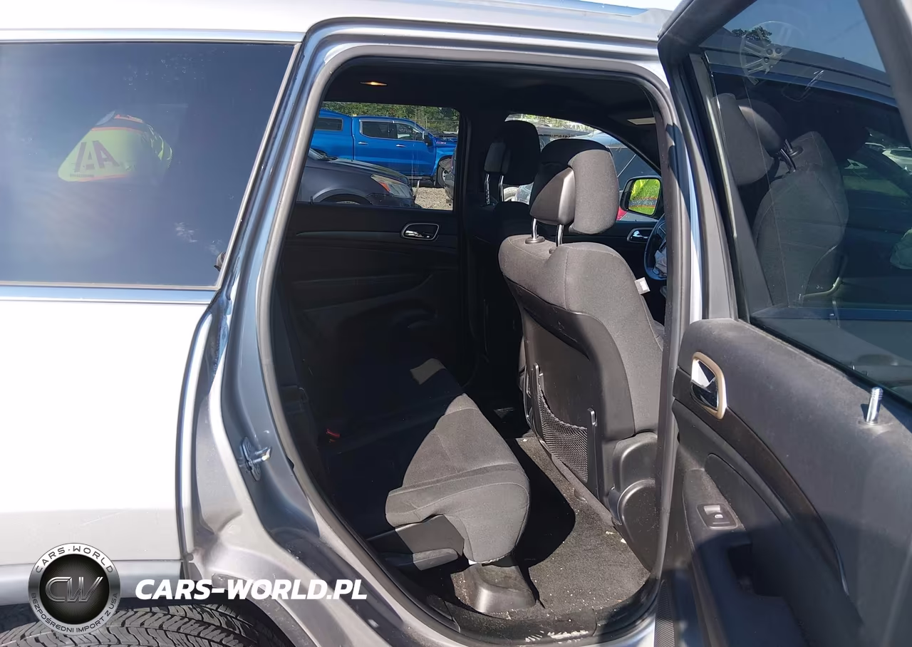 2015 Jeep Grand Cherokee Laredo VIN:1C4RJFAG4FC650539 - 8