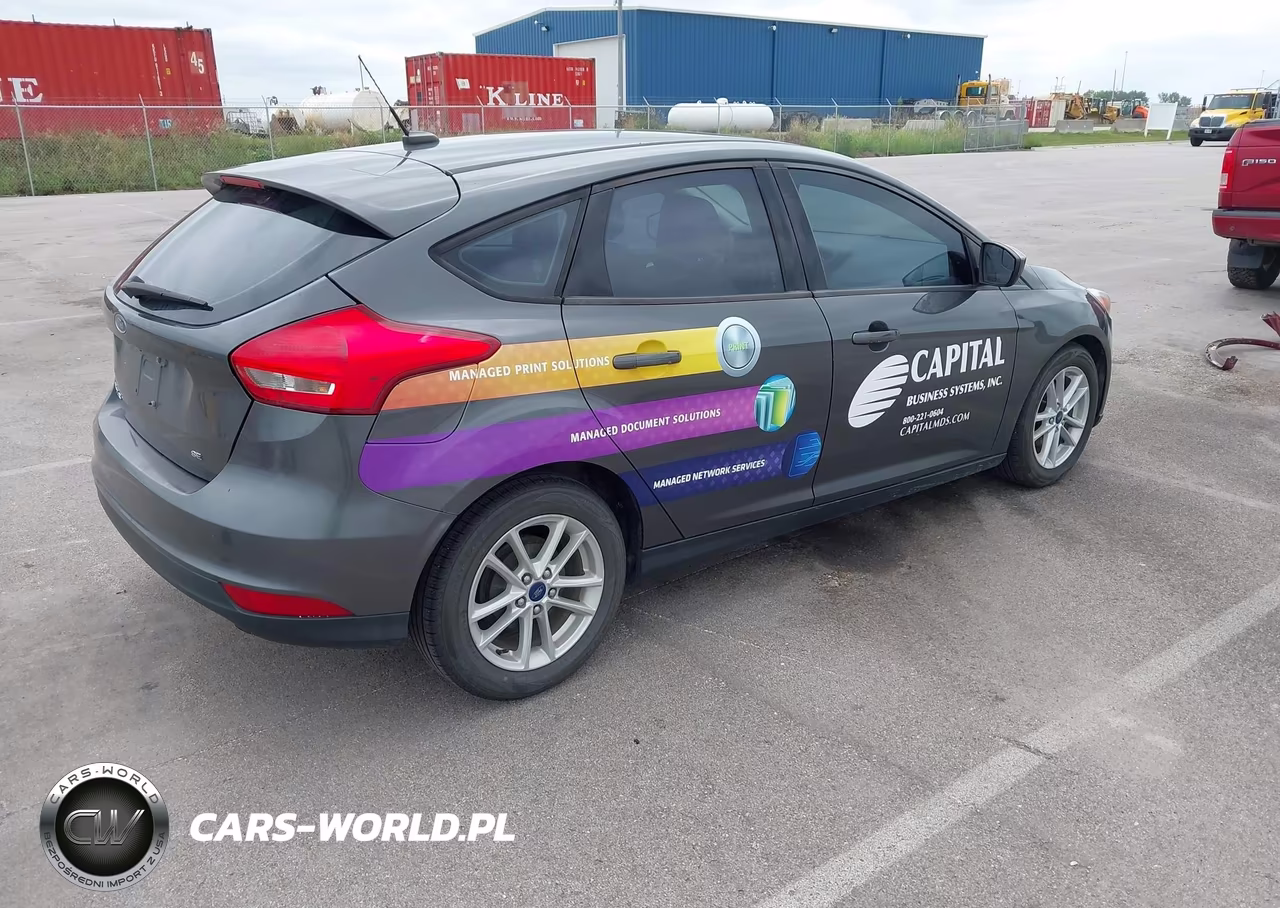 2018 Ford Focus Se VIN:1FADP3K22JL270155 - 4