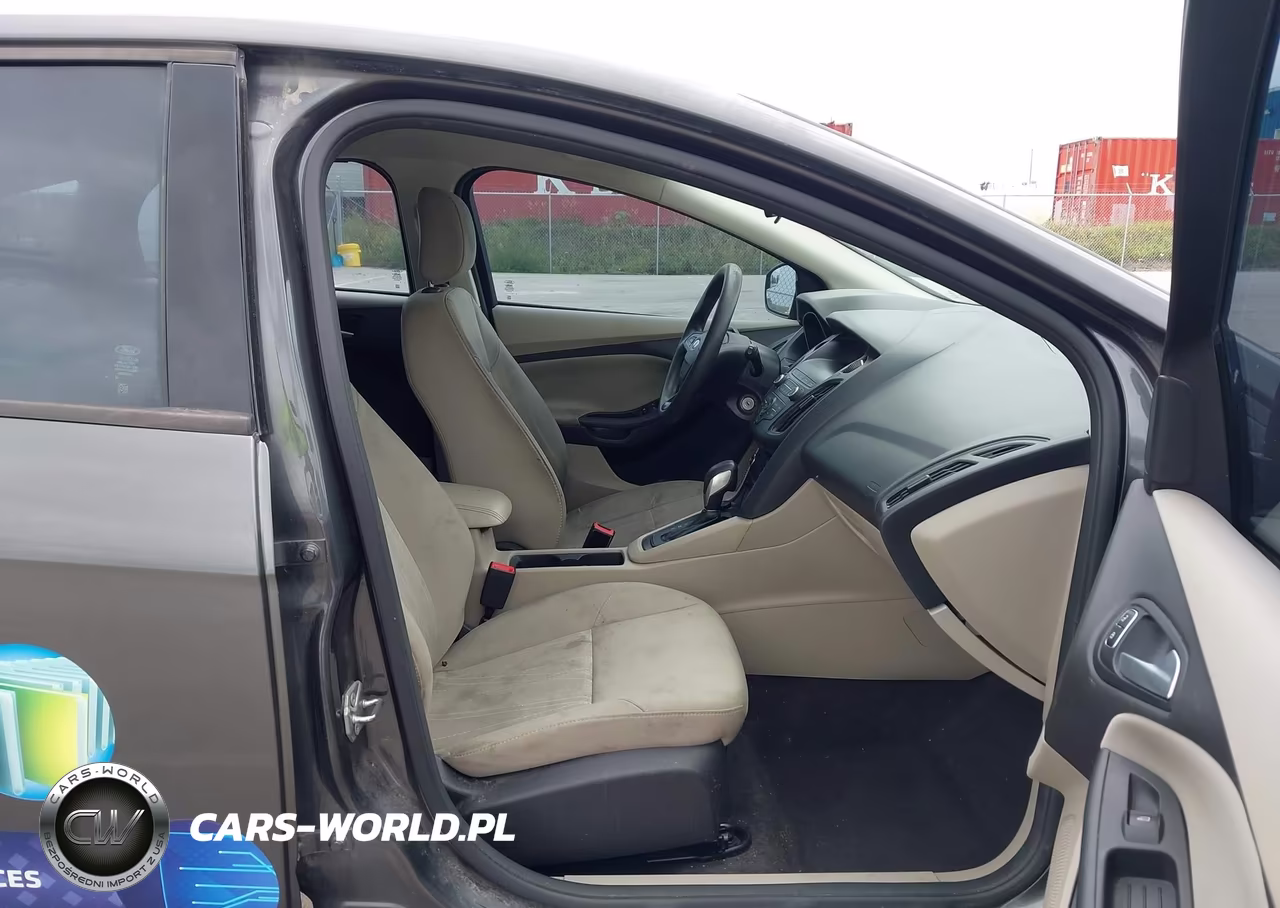 2018 Ford Focus Se VIN:1FADP3K22JL270155 - 5