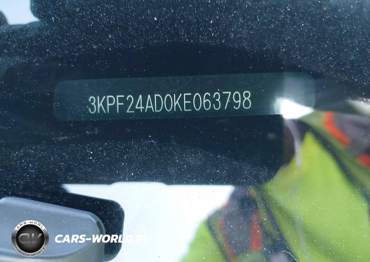 2019 Kia Forte Lxs VIN:3KPF24AD0KE063798 - 17
