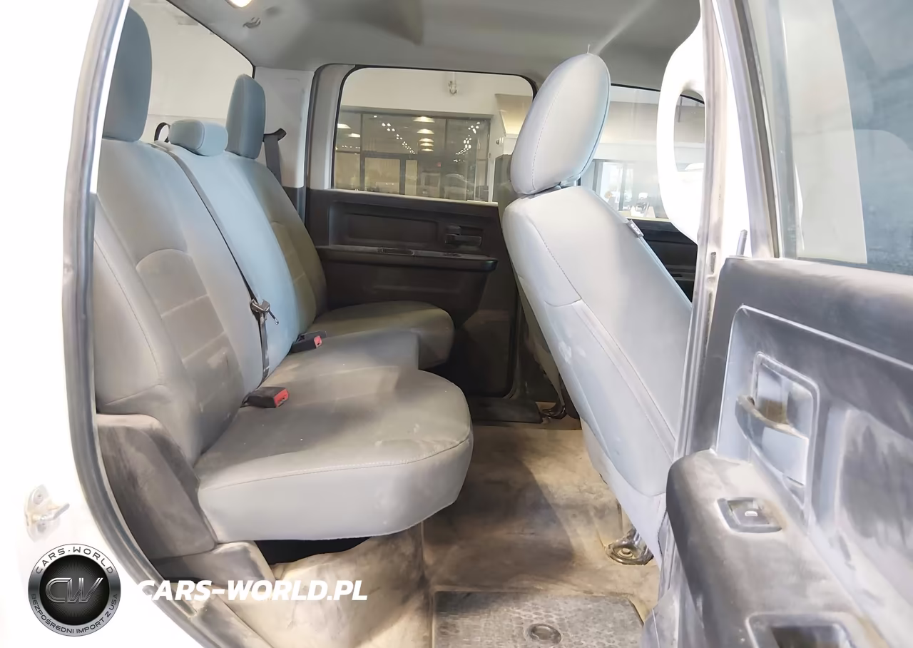 2018 Ram 3500 Tradesman 4X4 6'4 Box VIN:3C63R3CL7JG168569 - 8