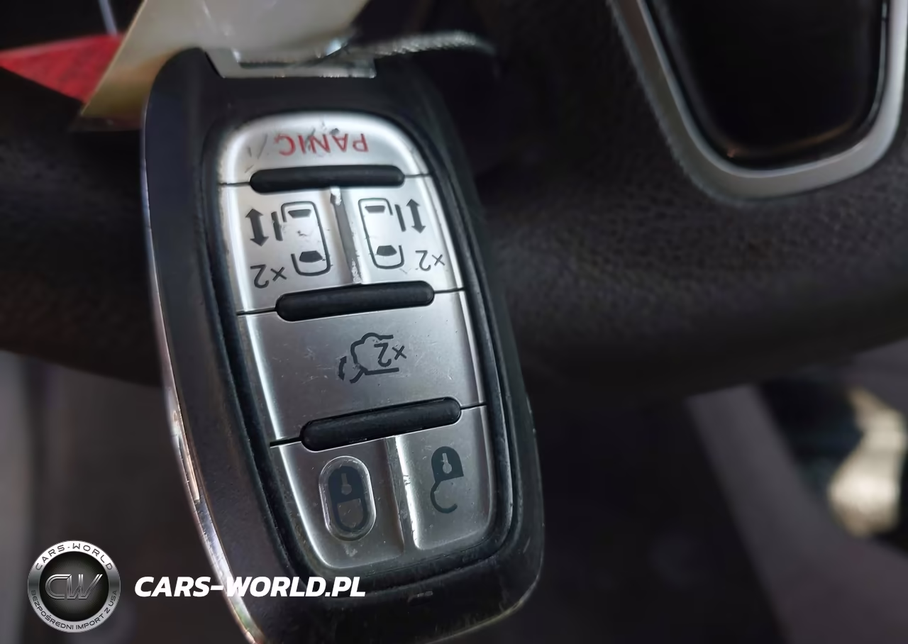 2019 Chrysler Pacifica Touring VIN:2C4RC1DG7KR666146 - 11