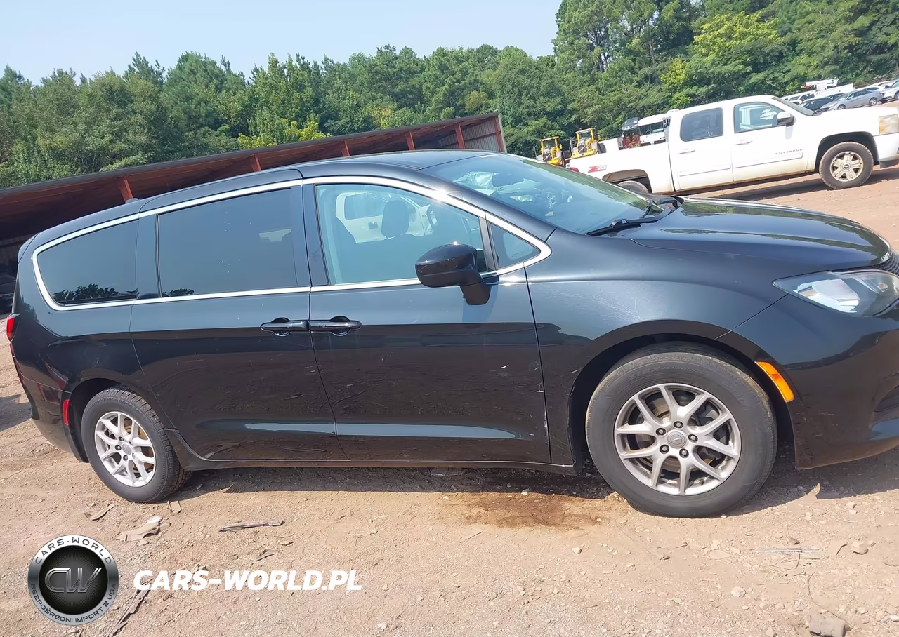 2019 Chrysler Pacifica Touring VIN:2C4RC1DG7KR666146 - 13