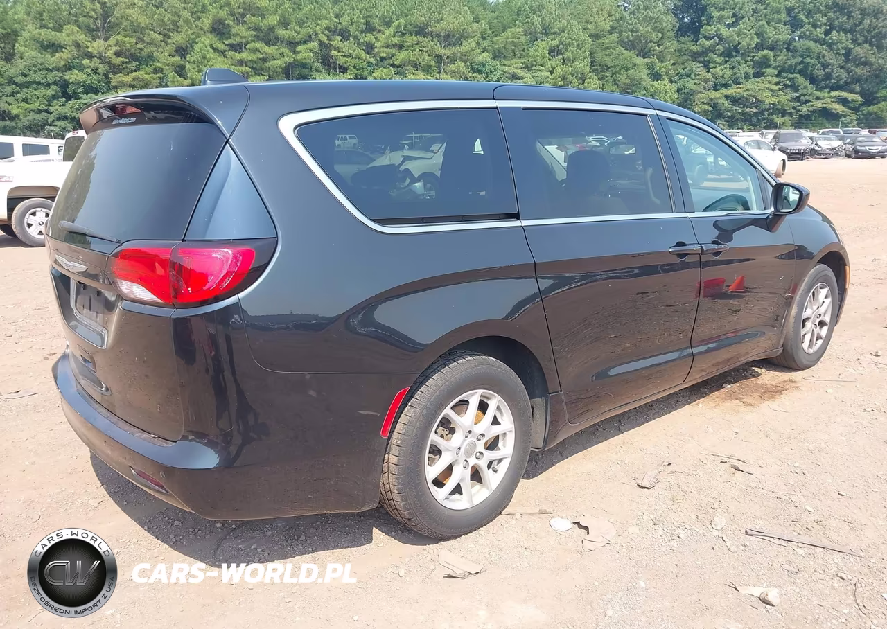 2019 Chrysler Pacifica Touring VIN:2C4RC1DG7KR666146 - 4