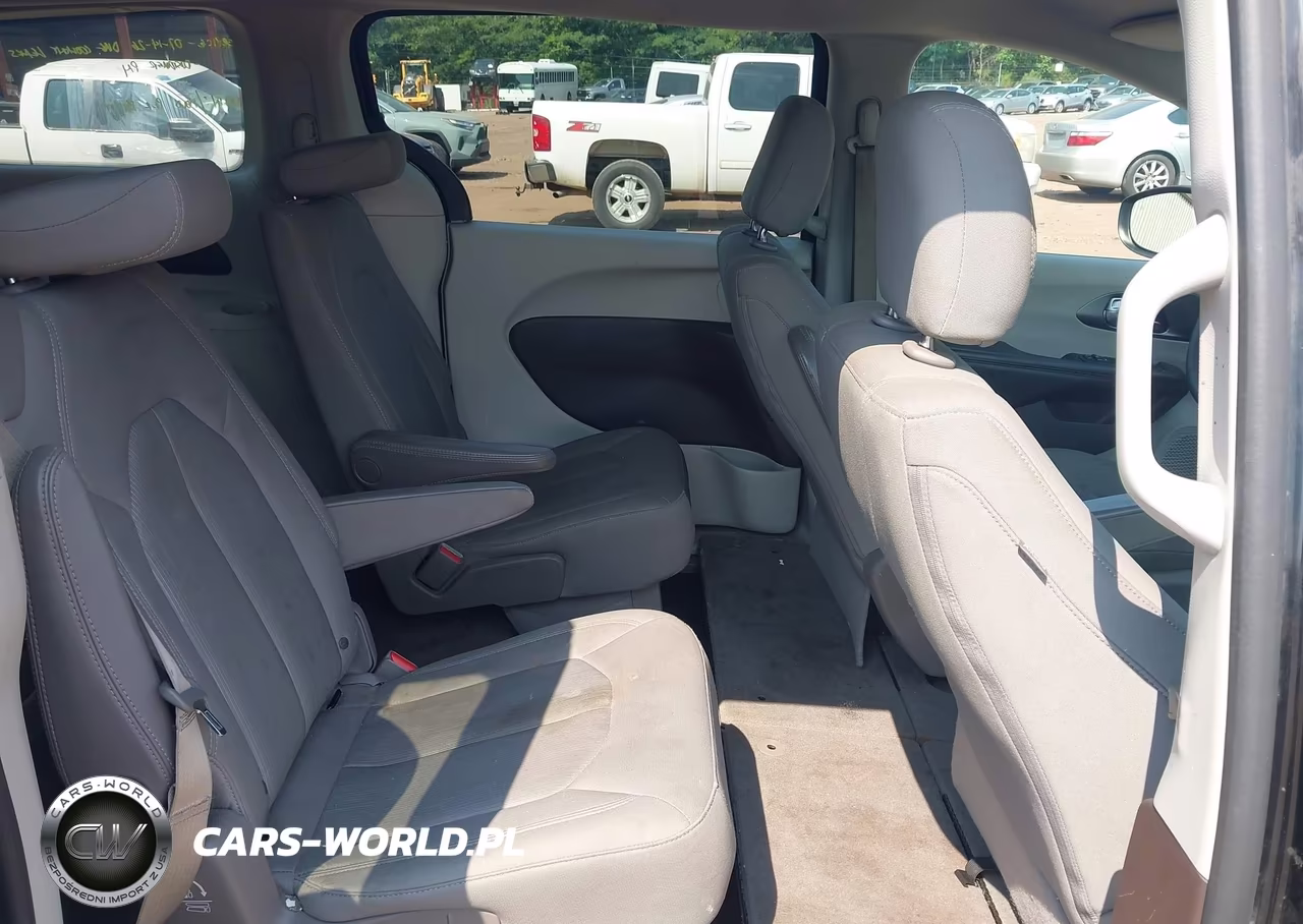 2019 Chrysler Pacifica Touring VIN:2C4RC1DG7KR666146 - 8