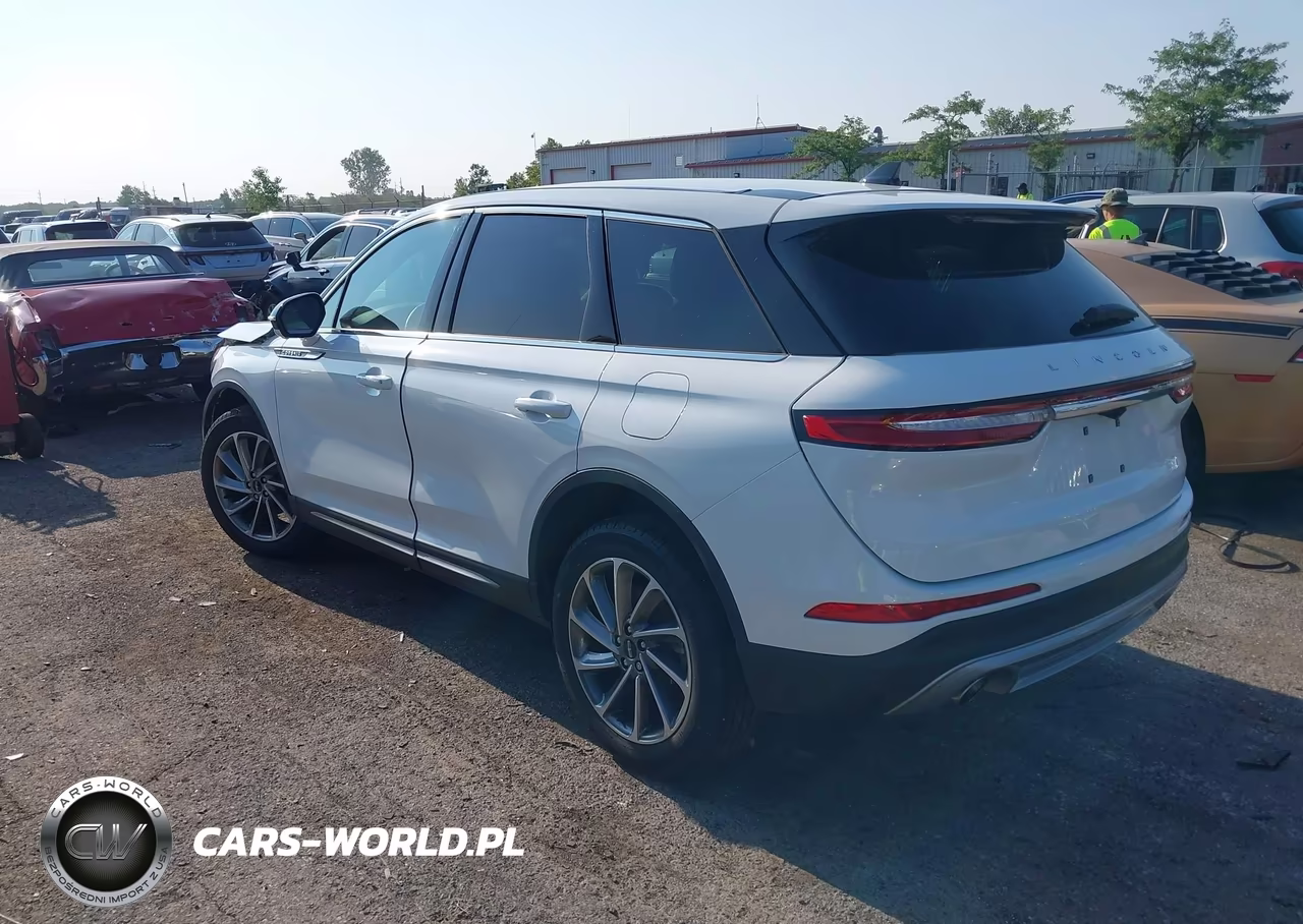 2025 Lincoln Corsair Premiere VIN:5LMCJ1DAXSUL00278 - 3