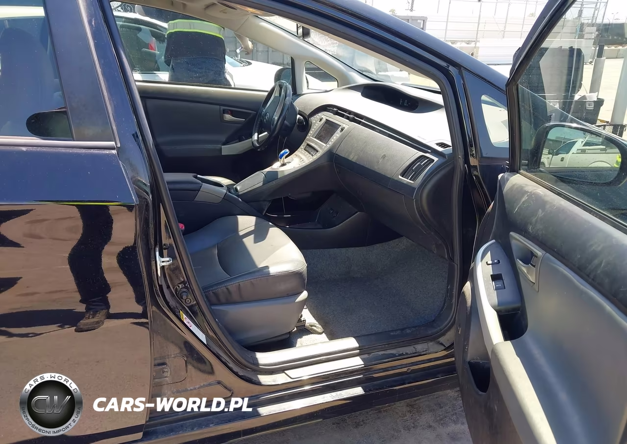 2012 Toyota Prius Four VIN:JTDKN3DU9C5508774 - 5