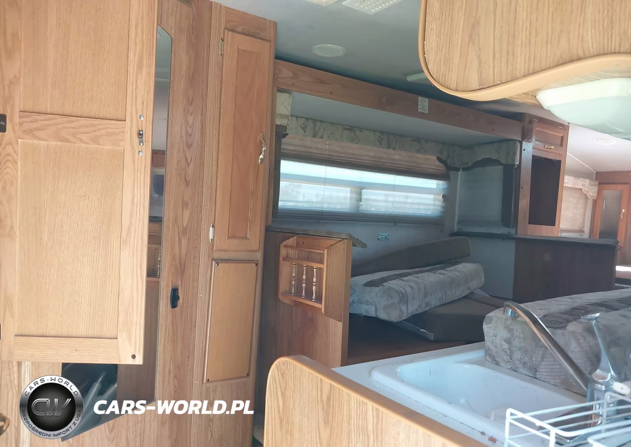 2002 Fleetwood Caribou M-11L VIN:1EJ6L110X22304064 - 8