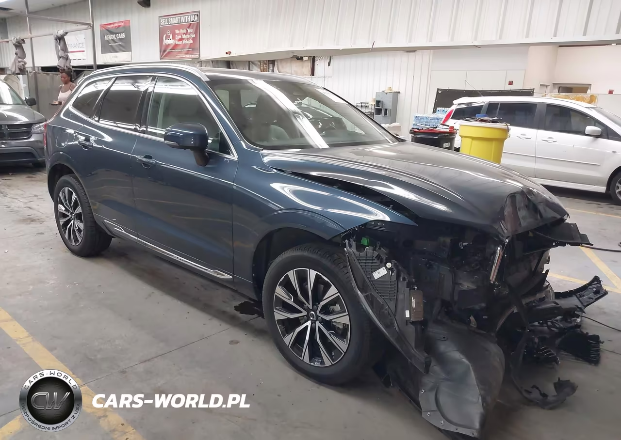 2023 Volvo Xc60 B5 Plus Bright Theme VIN:YV4L12RNXP1306421 - 1