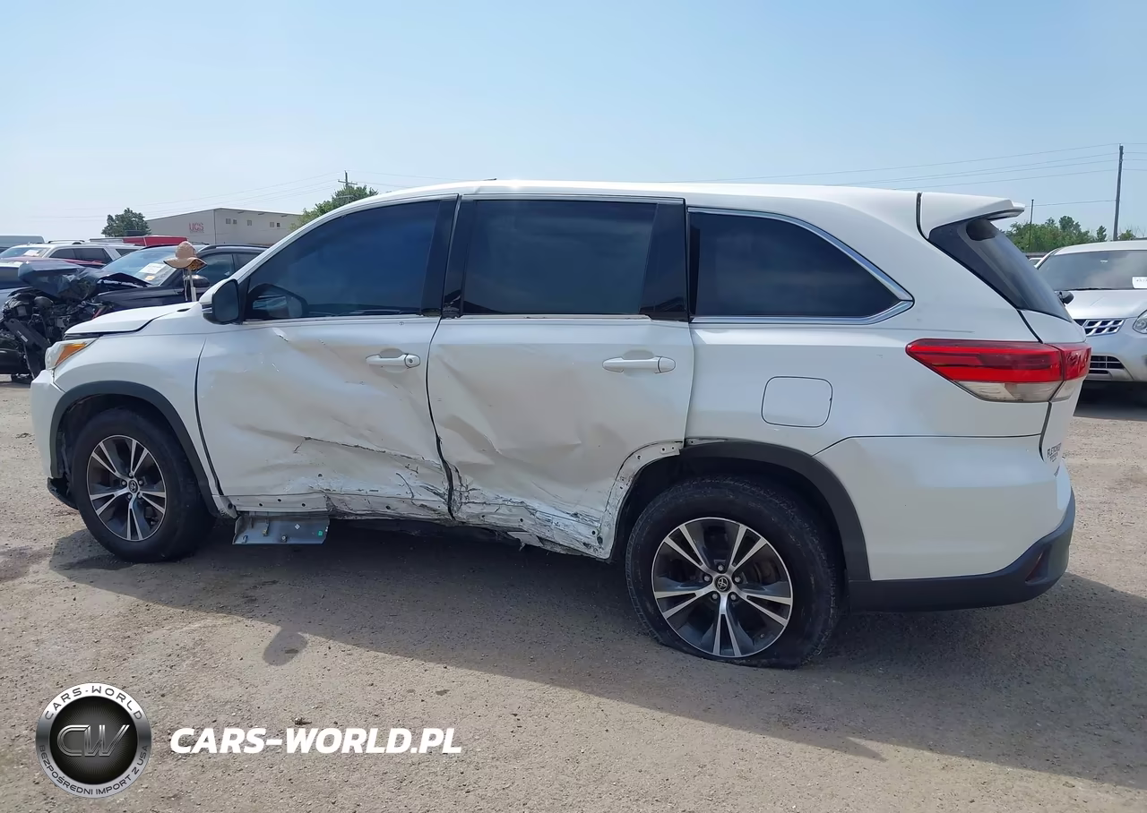 2017 Toyota Highlander Le VIN:5TDZARFH1HS024144 - 14