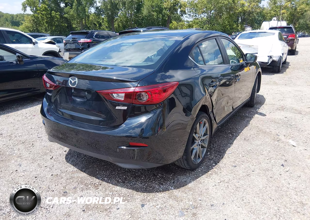 2018 Mazda Mazda3 Touring VIN:3MZBN1V31JM209035 - 4