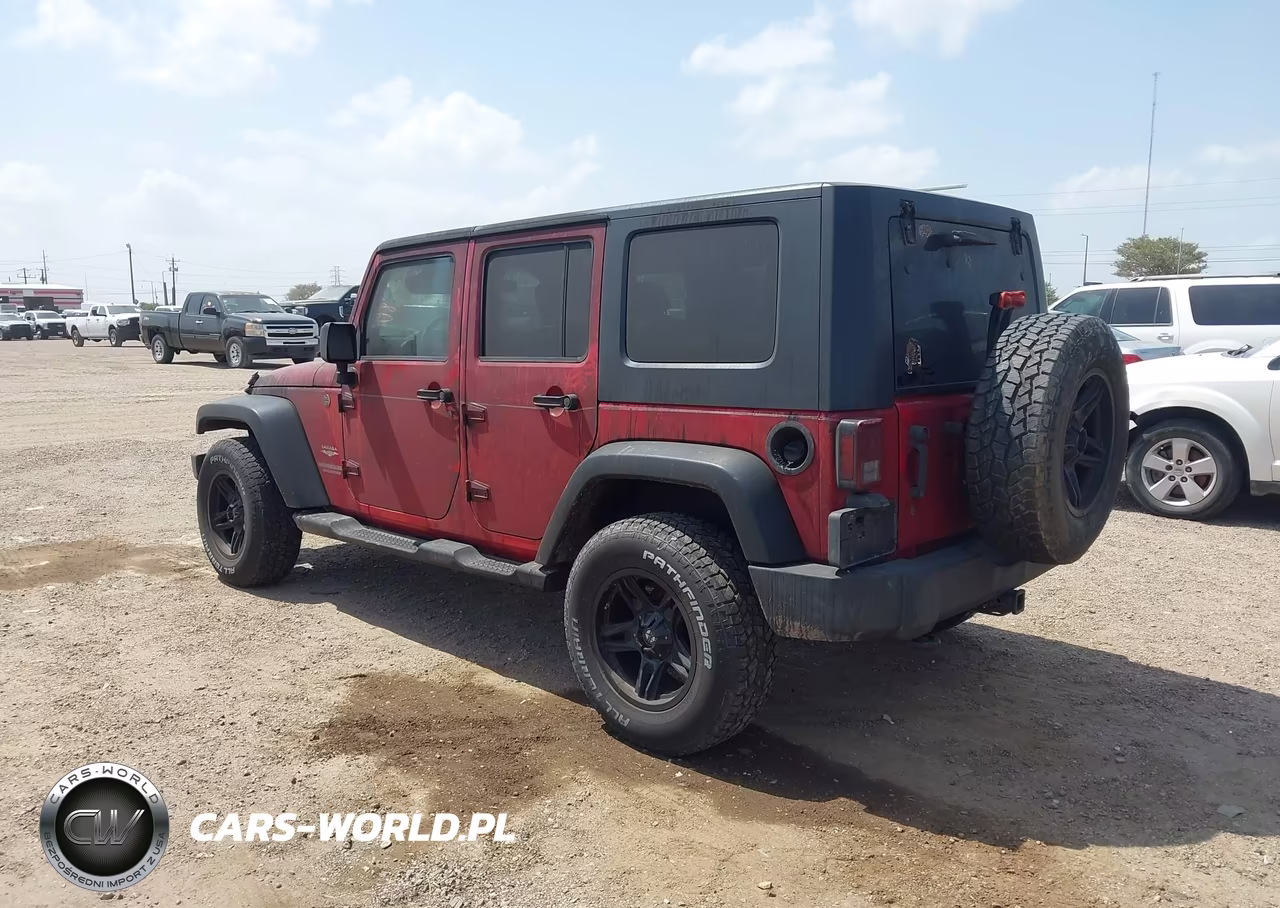 2010 Jeep Wrangler Unlimited Sahara VIN:1J4BA5H14AL215116 - 3