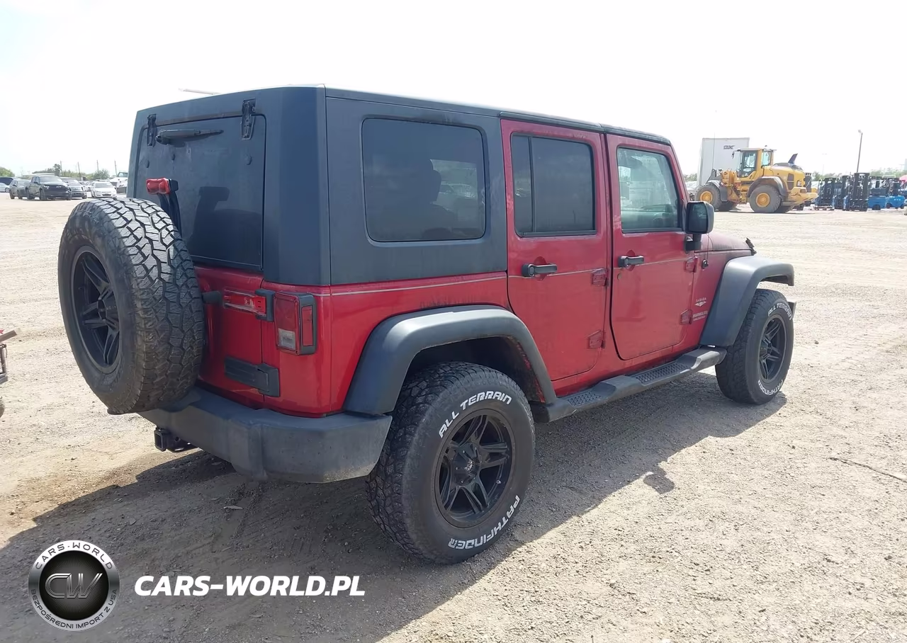 2010 Jeep Wrangler Unlimited Sahara VIN:1J4BA5H14AL215116 - 4