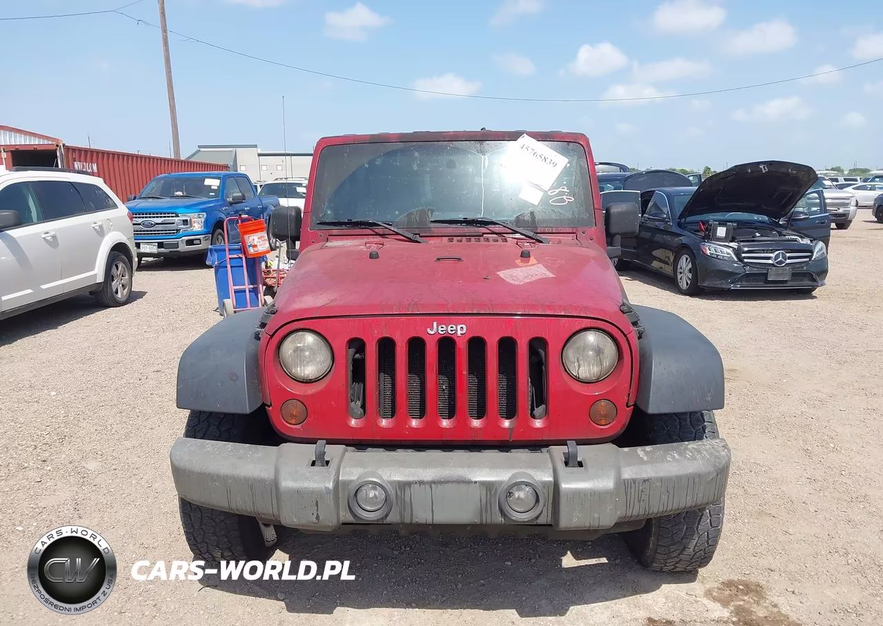 2010 Jeep Wrangler Unlimited Sahara VIN:1J4BA5H14AL215116 - 6