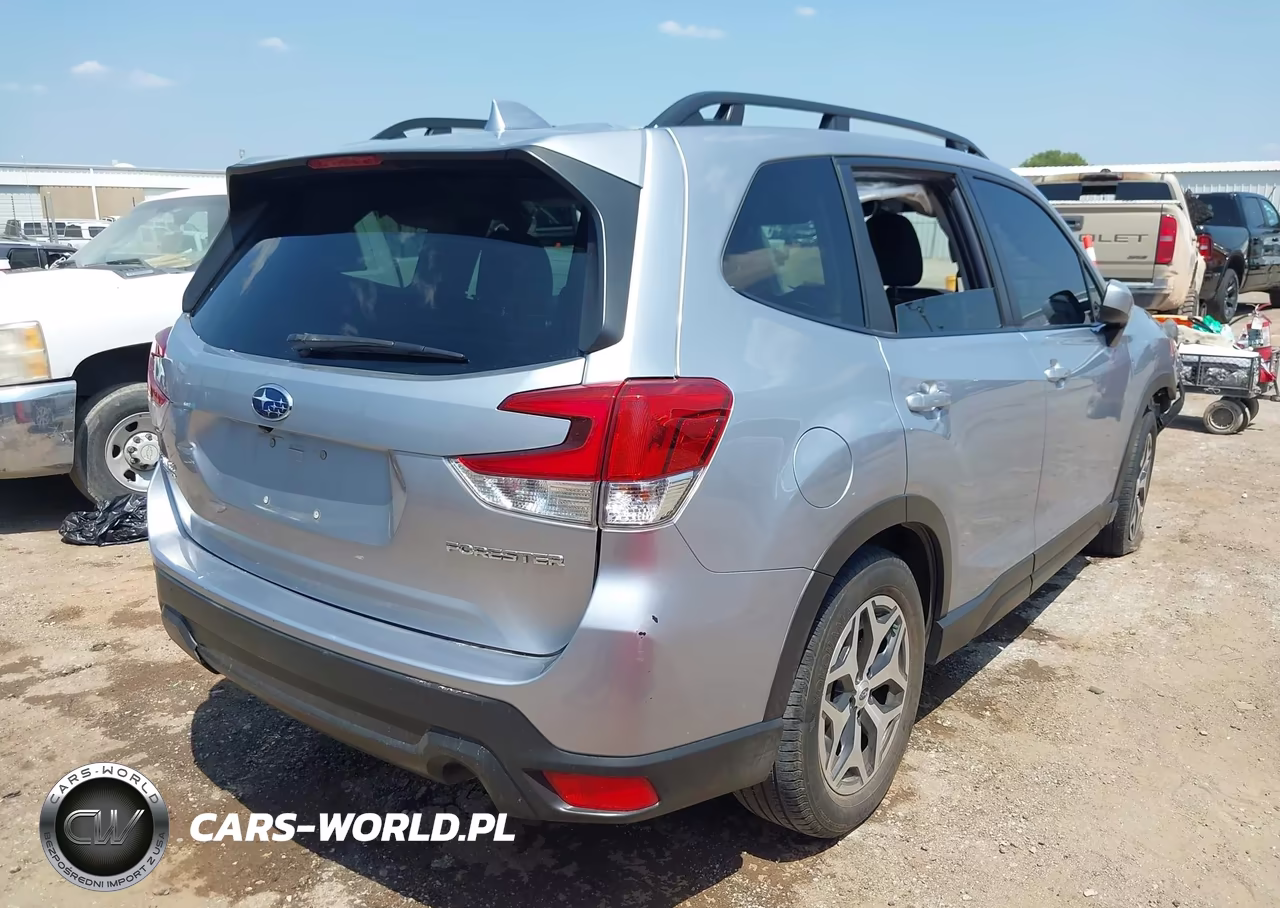 2022 Subaru Forester Premium VIN:JF2SKAEC4NH408653 - 4