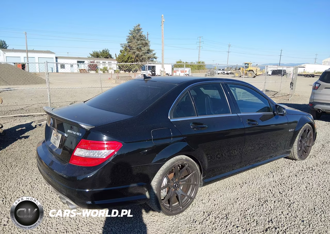 2010 Mercedes-Benz C 63 Amg VIN:WDDGF7HB1AF366324 - 4