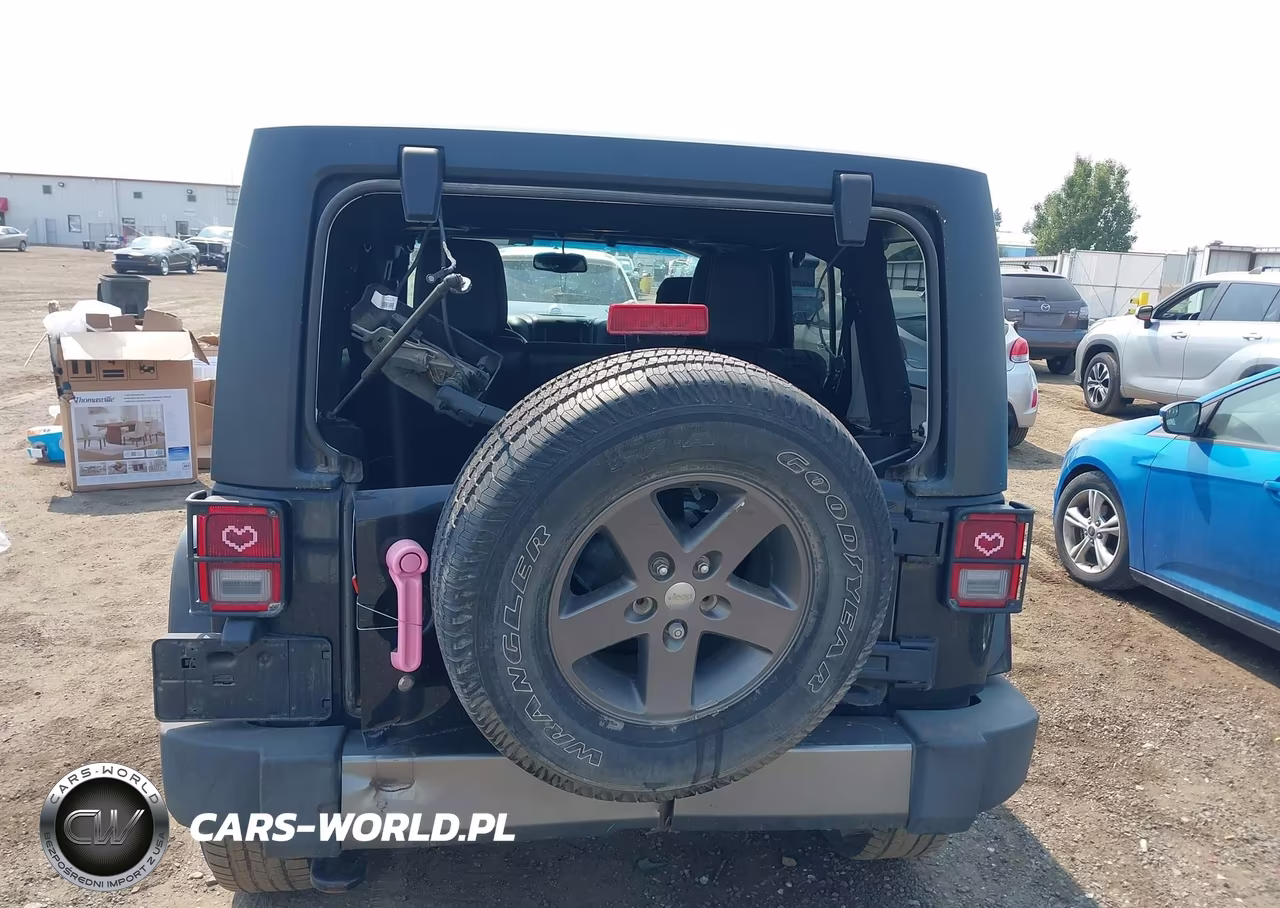 2015 Jeep Wrangler Unlimited Freedom Edition VIN:1C4BJWDG8FL594053 - 16