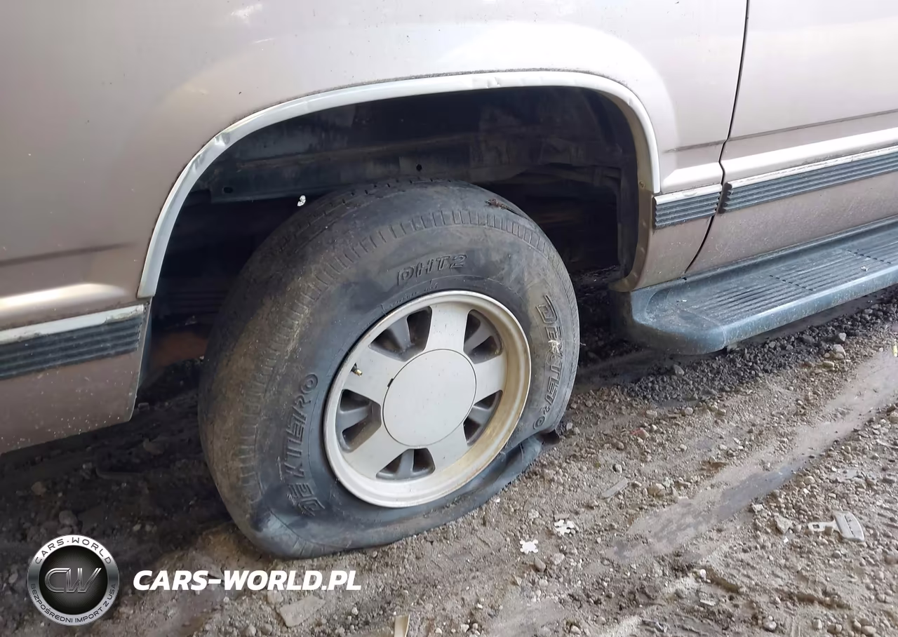 1999 Chevrolet Suburban Lt VIN:3GNEC16R0XG188802 - 13