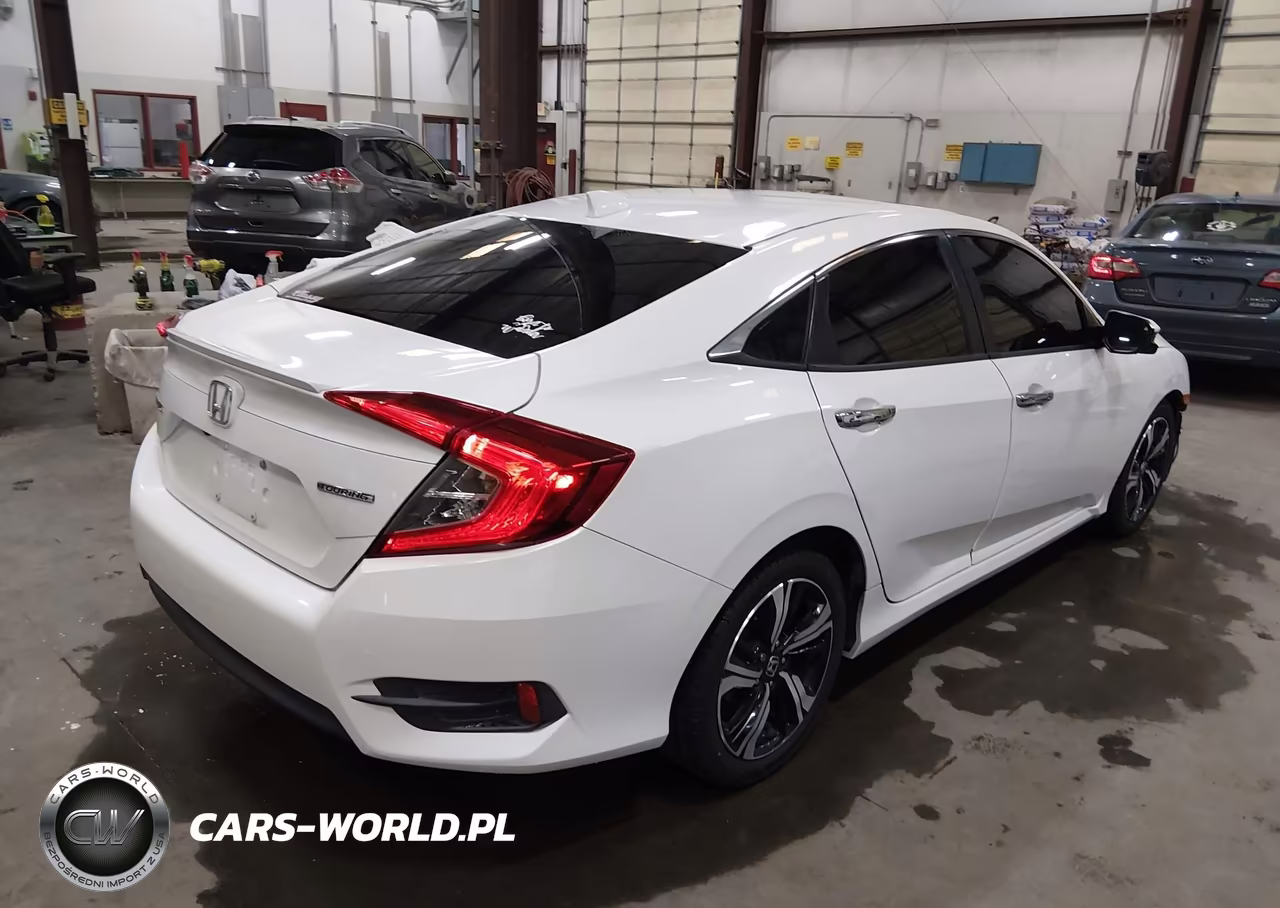 2016 Honda Civic Touring VIN:19XFC1F98GE216807 - 4