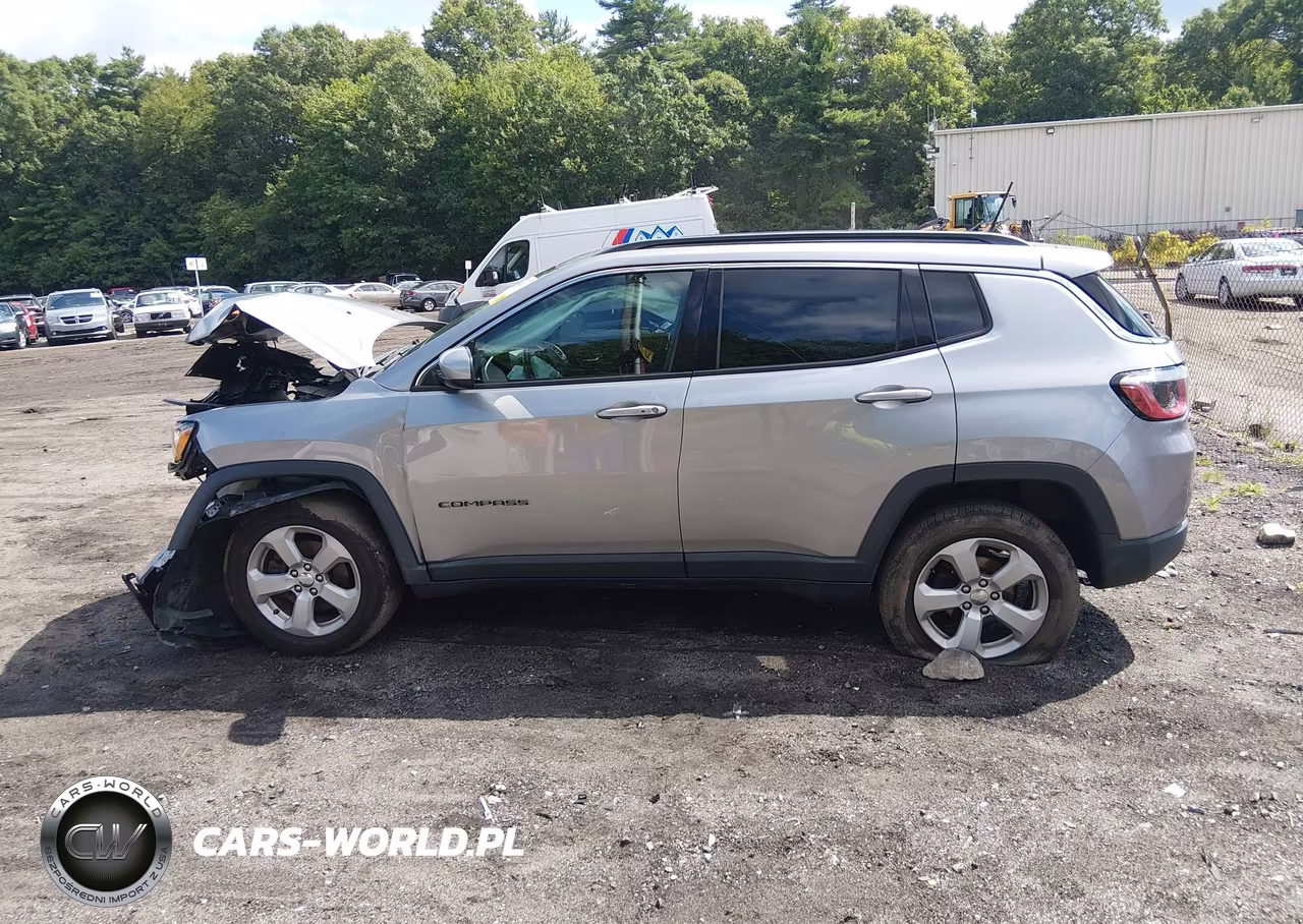 2018 Jeep Compass Latitude 4X4 VIN:3C4NJDBB3JT397734 - 14