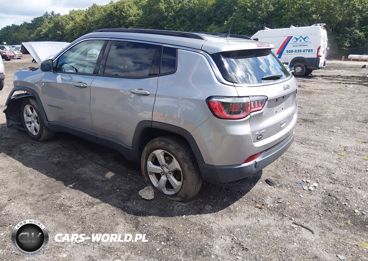 2018 Jeep Compass Latitude 4X4 VIN:3C4NJDBB3JT397734 - 3