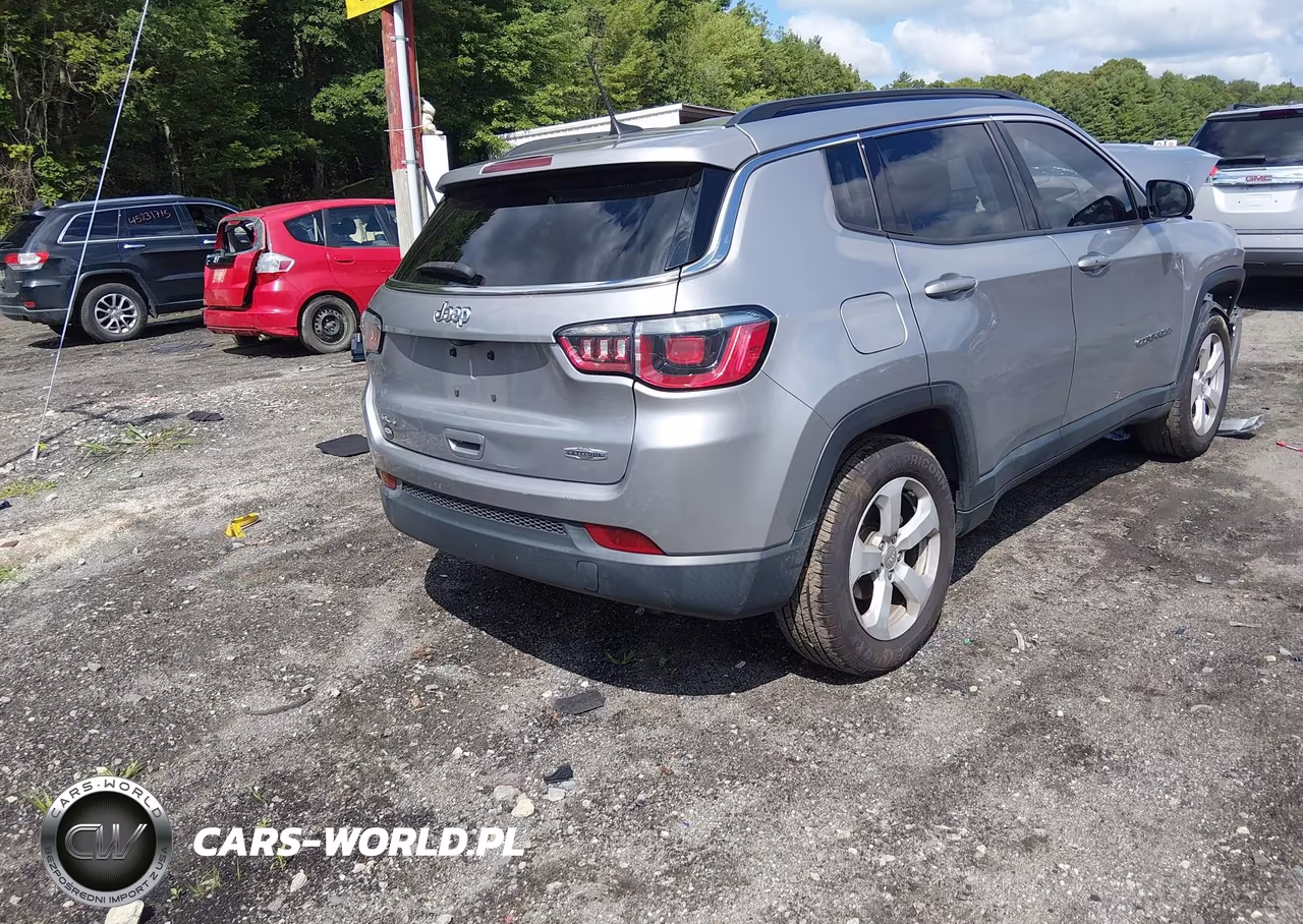 2018 Jeep Compass Latitude 4X4 VIN:3C4NJDBB3JT397734 - 4