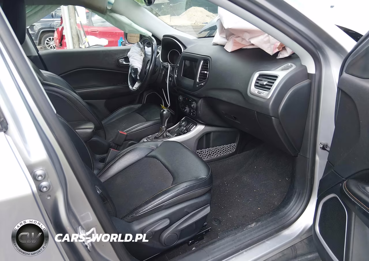2018 Jeep Compass Latitude 4X4 VIN:3C4NJDBB3JT397734 - 5
