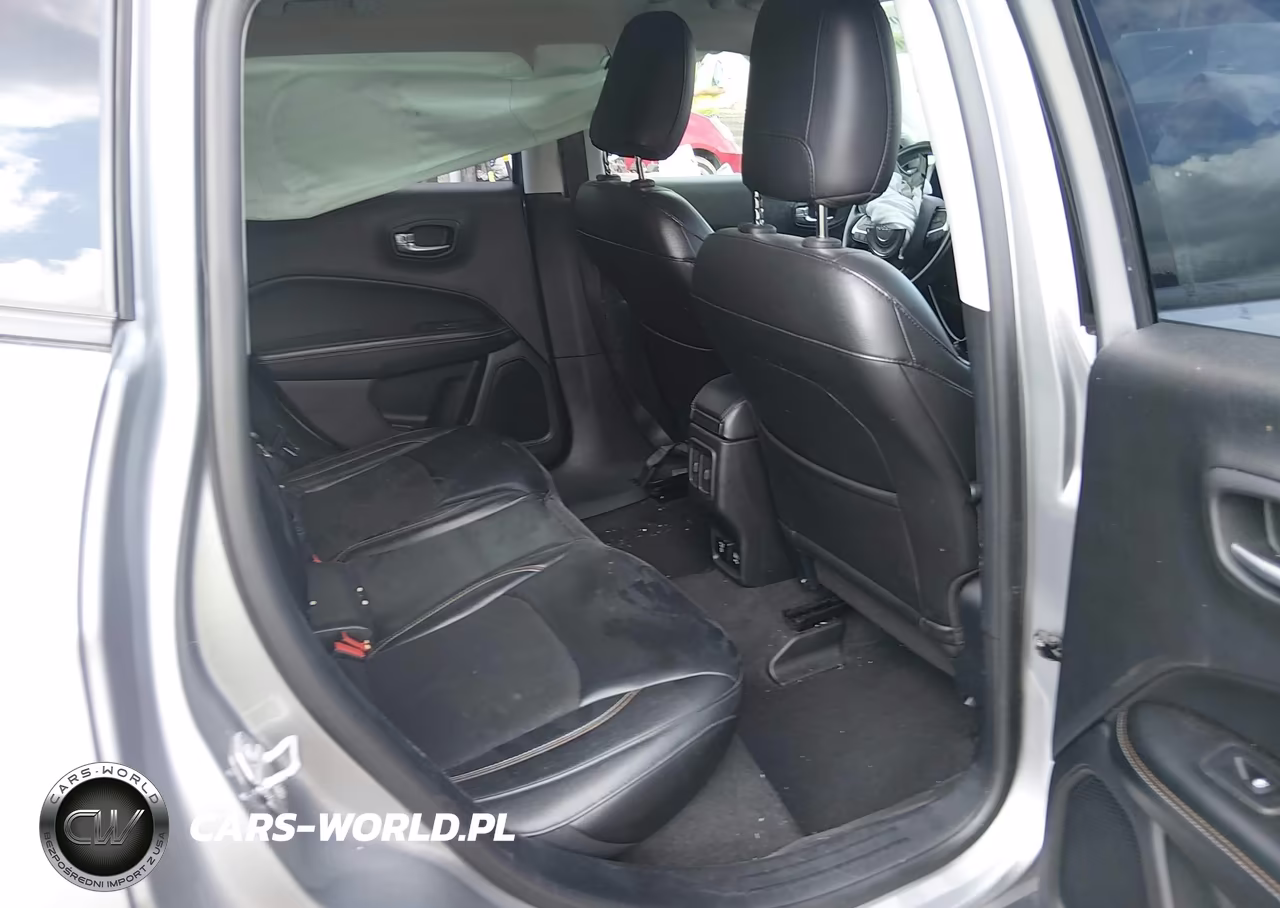 2018 Jeep Compass Latitude 4X4 VIN:3C4NJDBB3JT397734 - 8
