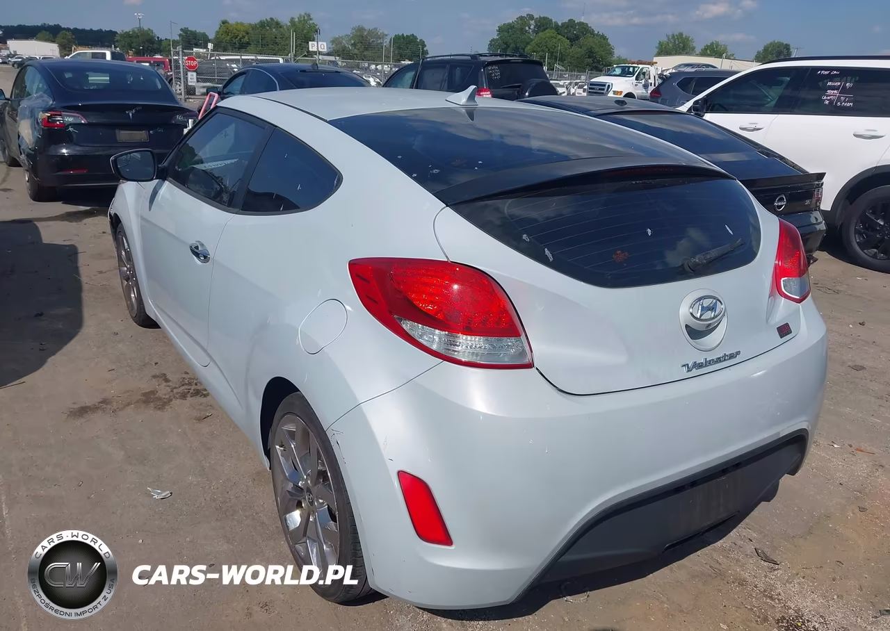 2015 Hyundai Veloster Flex VIN:KMHTC6AD2FU219242 - 3