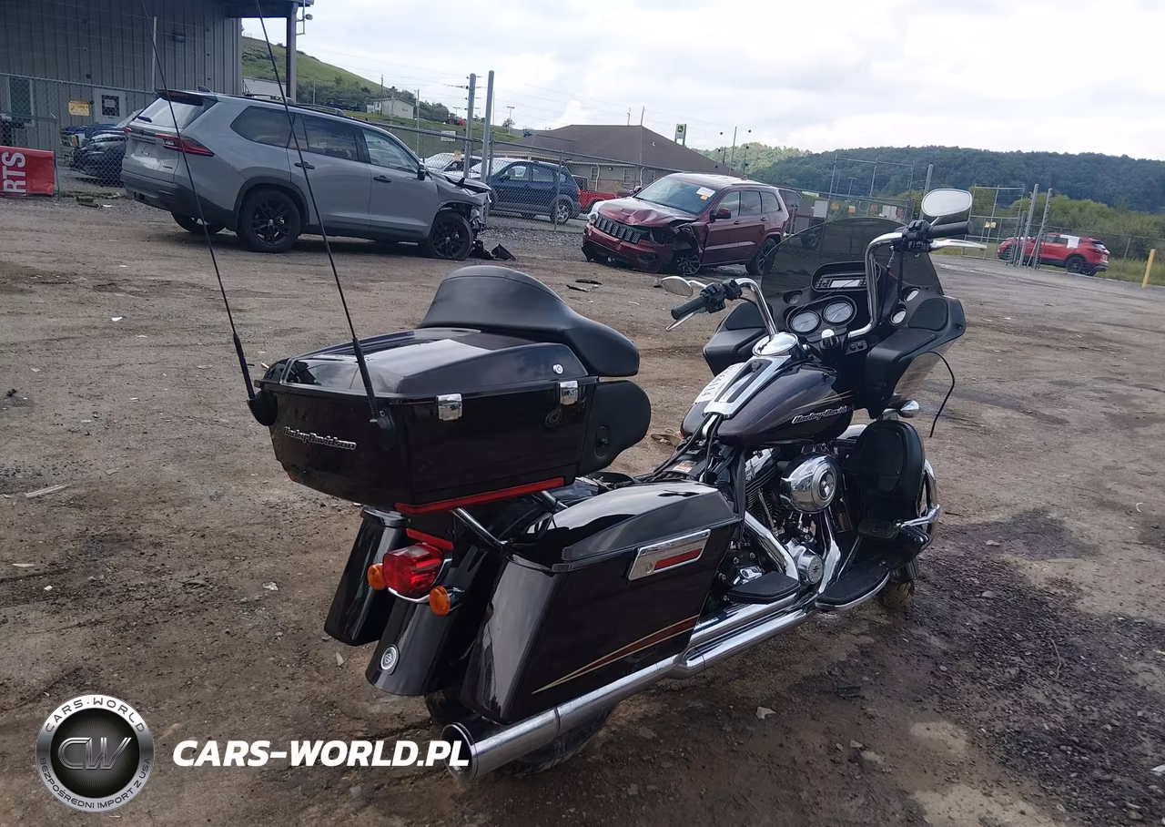 2011 Harley-Davidson Fltru VIN:1HD1KGM18BB665373 - 4
